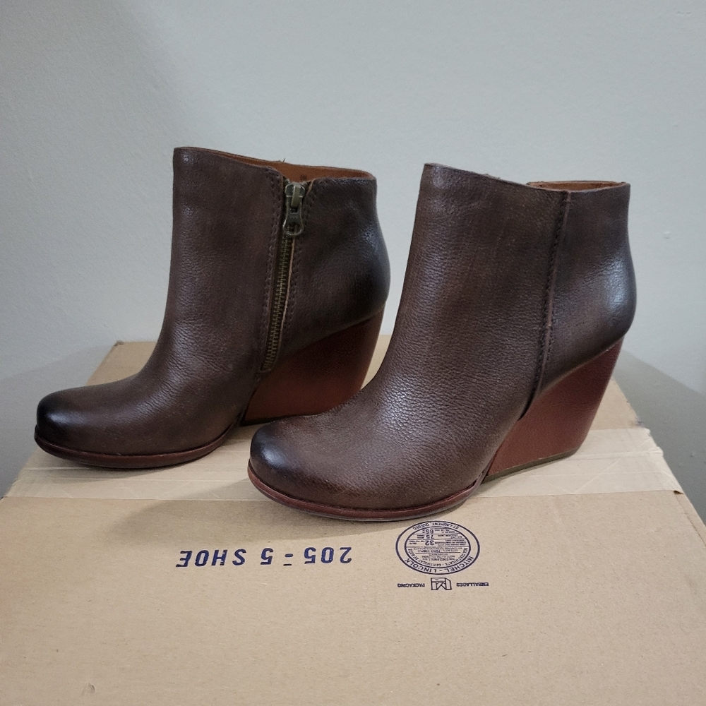 Kork-ease chandra wedge booties in size 6